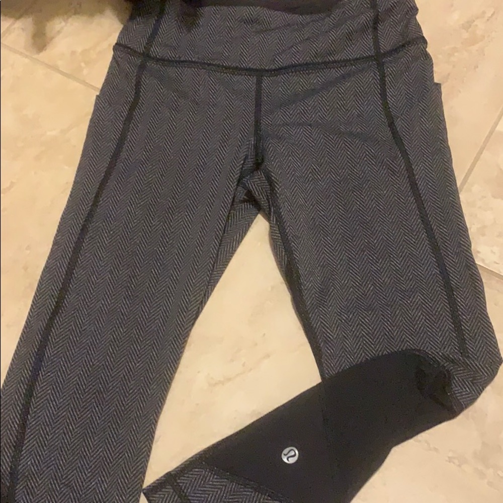 Leggings lower to mid shin